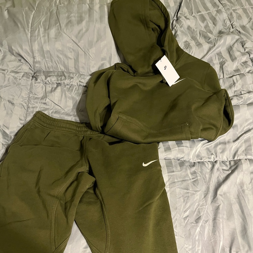 Nike Hoodie & Pants Set